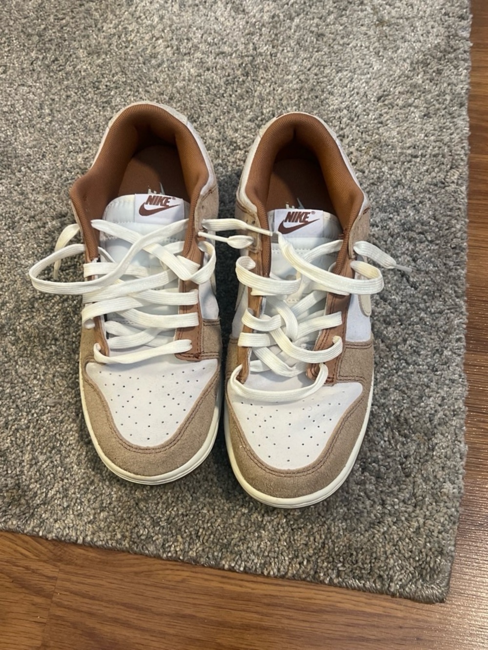 Nike Men’s Low-Top Sneakers in White, Cream, and Brown - Picture 4 of 4